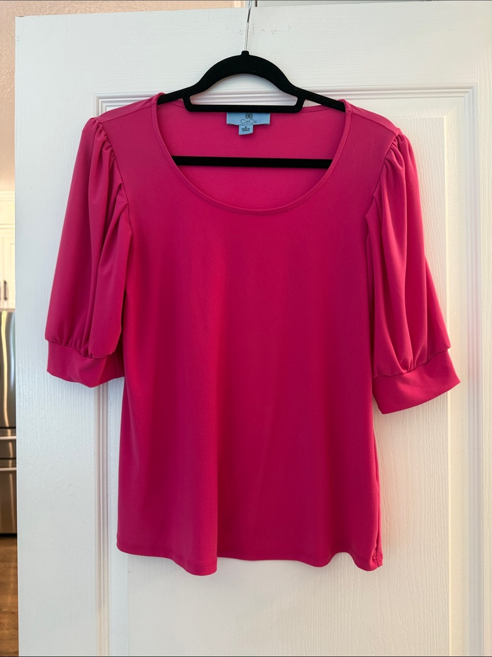 Cece Women's Fuchsia Scoop Neck Puff Sleeve Top